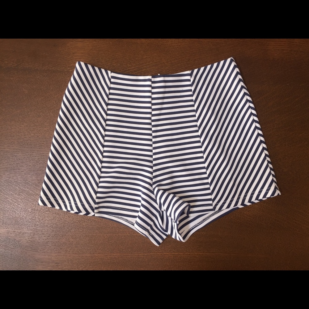 high waisted striped shorts :)